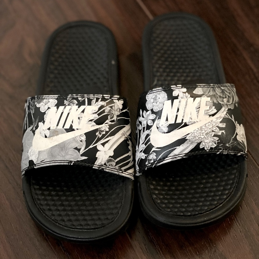 Nike Benassi JDI Slides